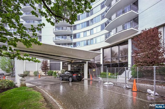 1 Claridge Drive 726, Verona, NJ 07044