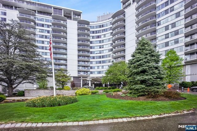 1 Claridge Drive 726, Verona, NJ 07044