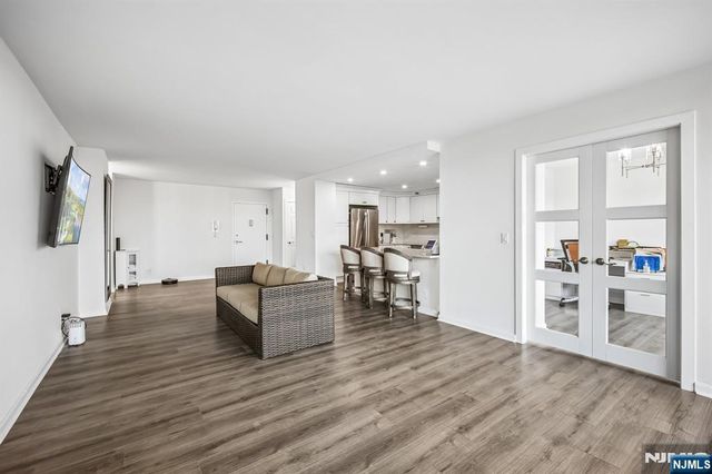 1 Claridge Drive 726, Verona, NJ 07044