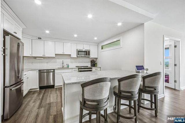 1 Claridge Drive 726, Verona, NJ 07044