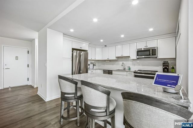 1 Claridge Drive 726, Verona, NJ 07044