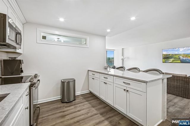 1 Claridge Drive 726, Verona, NJ 07044