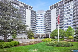 1 Claridge Drive 726, Verona, NJ 07044