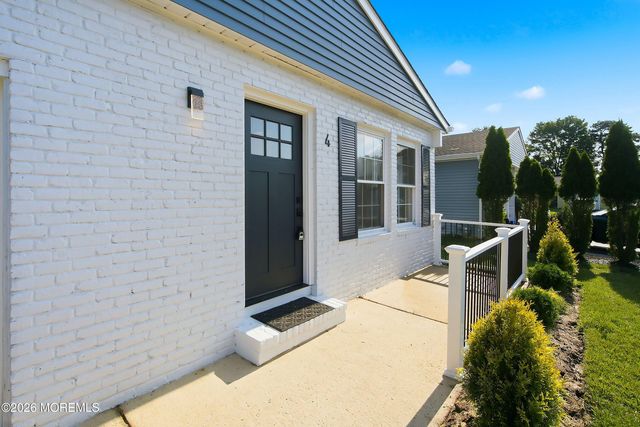 4 Pebble Beach Court, Toms River, NJ 08757