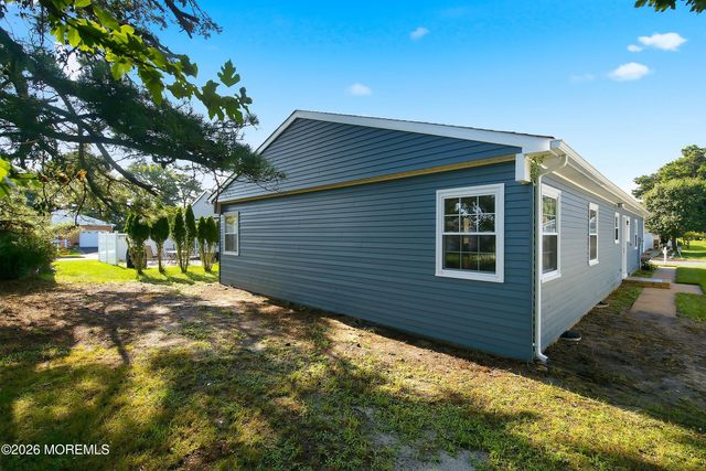 4 Pebble Beach Court, Toms River, NJ 08757