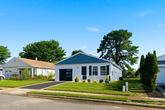 4 Pebble Beach Court, Toms River, NJ 08757