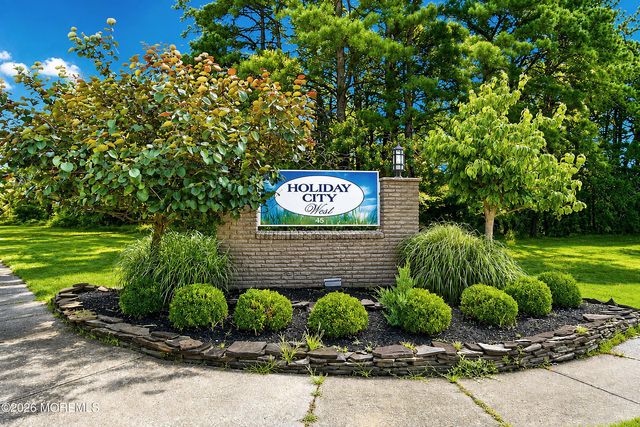 4 Pebble Beach Court, Toms River, NJ 08757