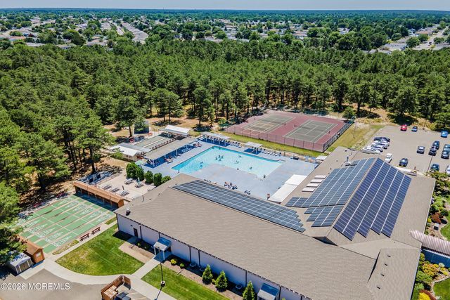 4 Pebble Beach Court, Toms River, NJ 08757