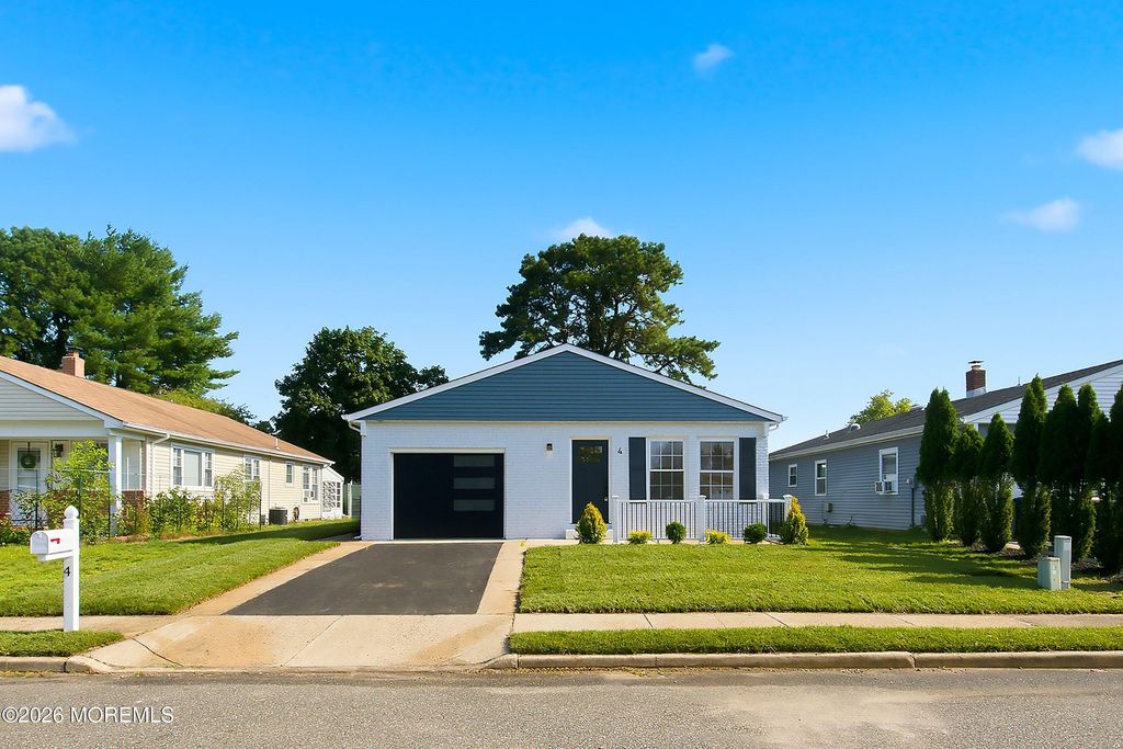 4 Pebble Beach Court, Toms River, NJ 08757