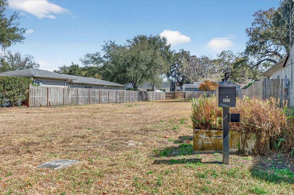 Image 9 of property listing at 919 ELLWOOD AVENUE, Orlando, FL 32804