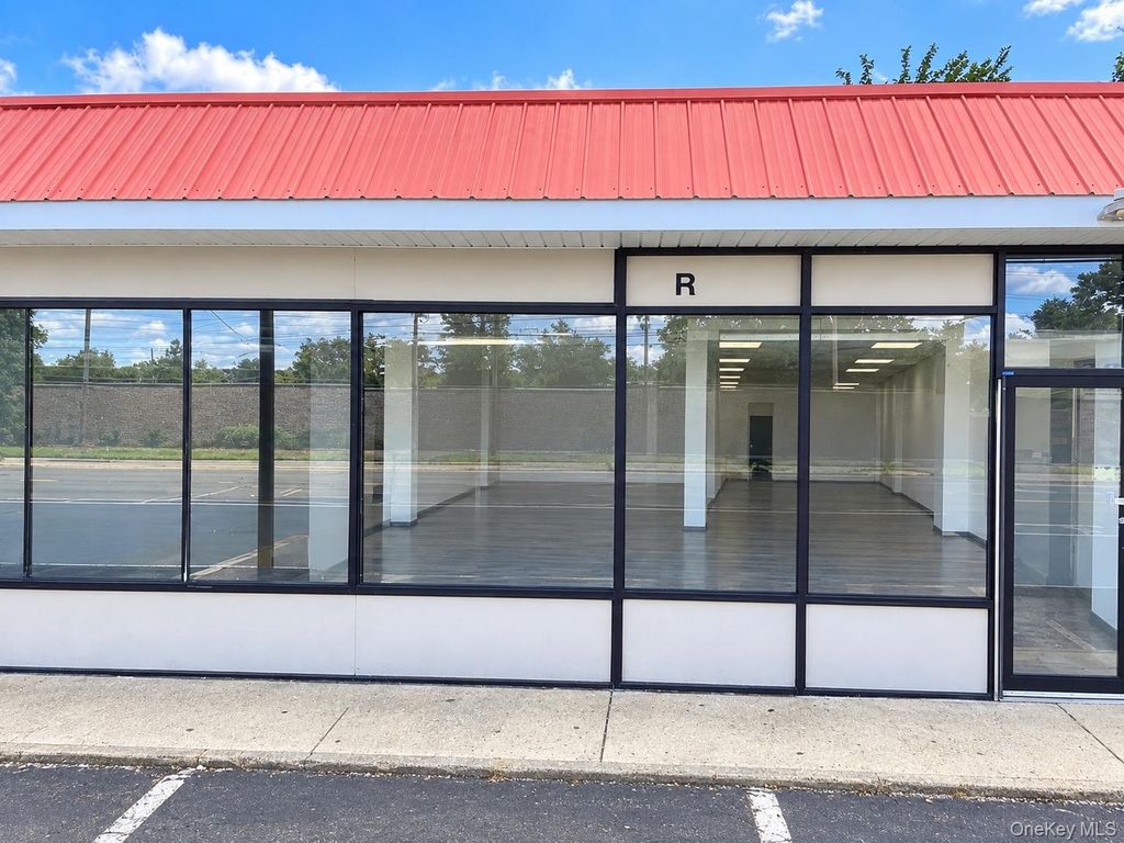 628 A Long Island Ave, Deer Park, NY 11729 — exterior