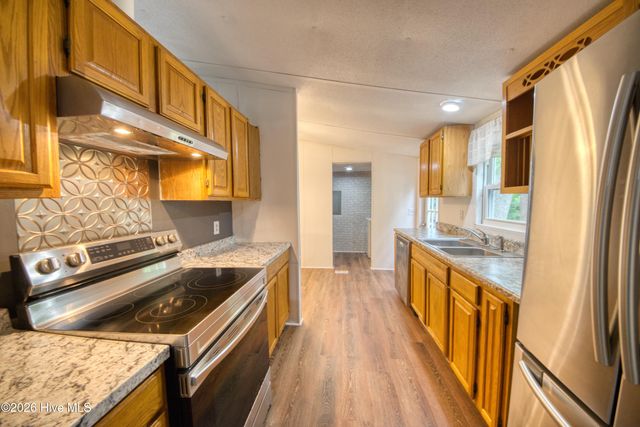 566 Dark Oak Street SW, Shallotte, NC 28470