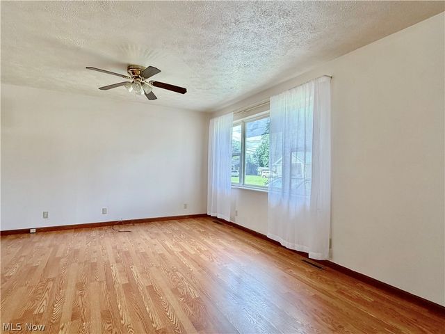 902 19th Street, Vienna, WV 26105