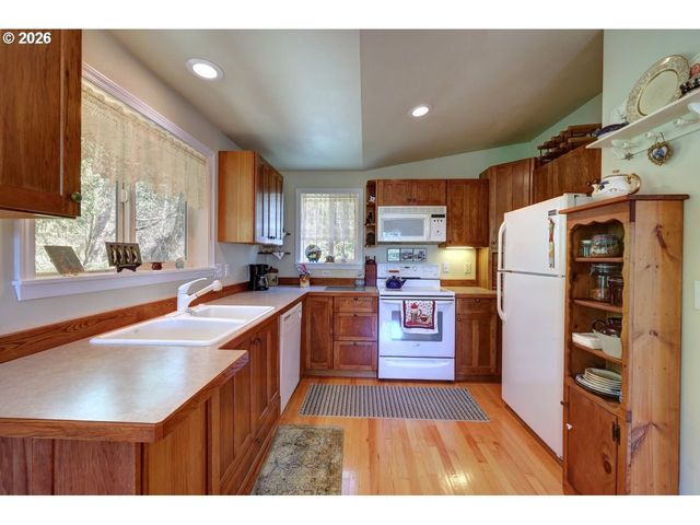 9320 Nehalem Rd, Manzanita, OR 97130