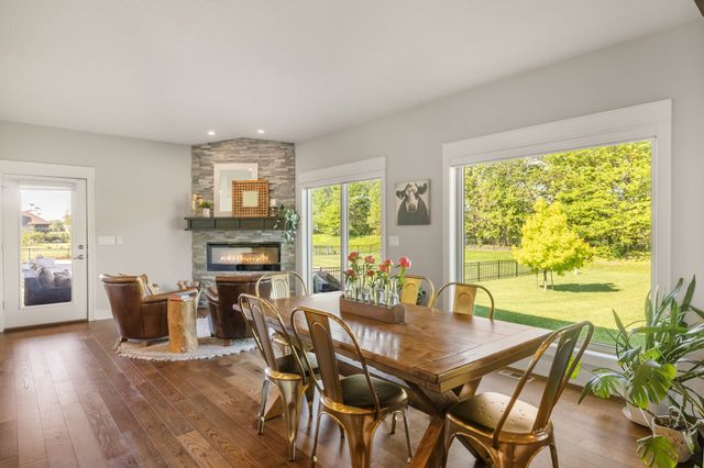 7906 NW 104th Court, Johnston, IA 50131