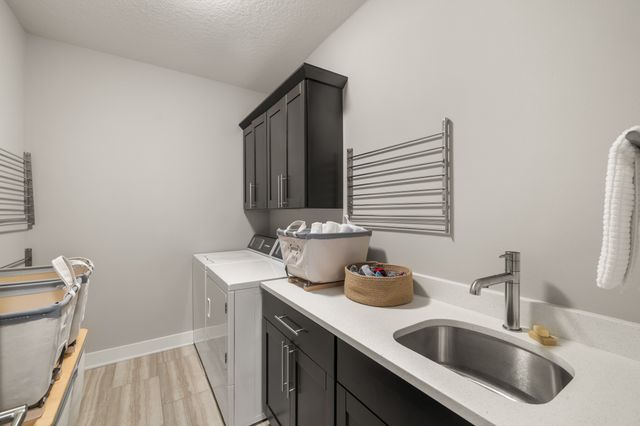 7906 NW 104th Court, Johnston, IA 50131