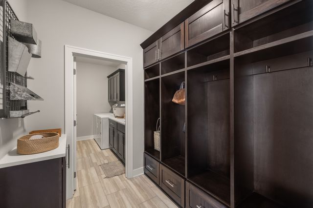 7906 NW 104th Court, Johnston, IA 50131