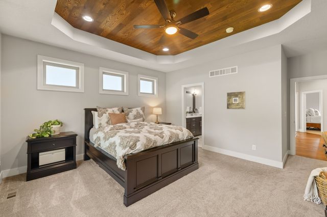 7906 NW 104th Court, Johnston, IA 50131