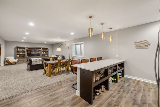 7906 NW 104th Court, Johnston, IA 50131