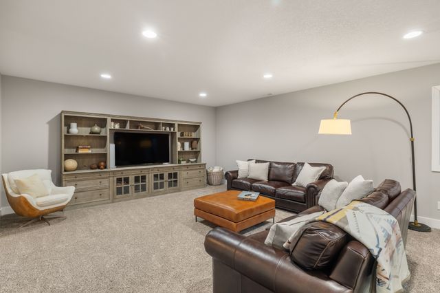 7906 NW 104th Court, Johnston, IA 50131