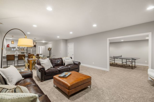 7906 NW 104th Court, Johnston, IA 50131
