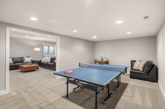 7906 NW 104th Court, Johnston, IA 50131