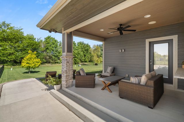 7906 NW 104th Court, Johnston, IA 50131