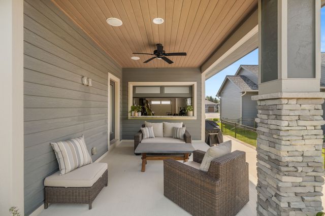7906 NW 104th Court, Johnston, IA 50131
