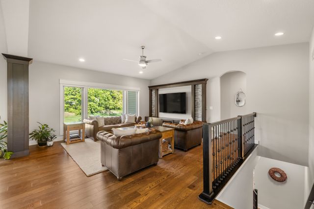 7906 NW 104th Court, Johnston, IA 50131