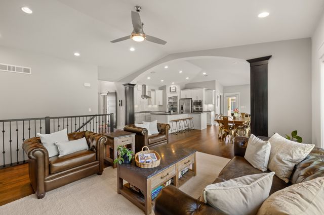 7906 NW 104th Court, Johnston, IA 50131