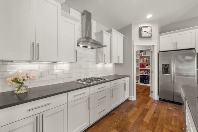 7906 NW 104th Court, Johnston, IA 50131
