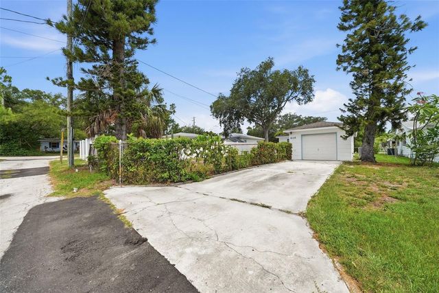646 38TH AVENUE N, St Petersburg, FL 33704