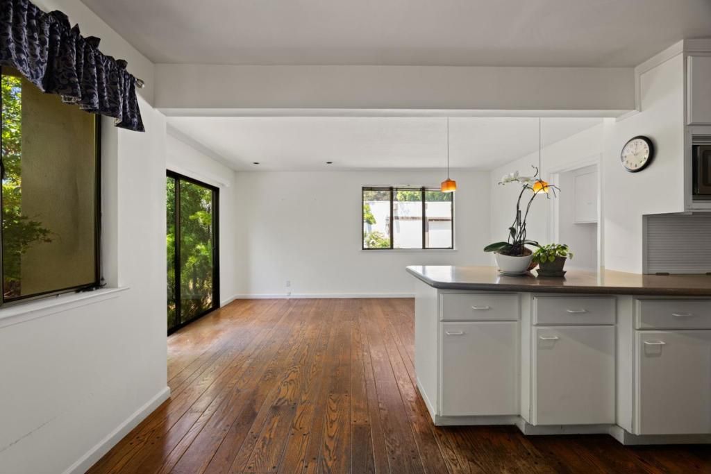 Image 10 of property listing at 225 Coleridge Avenue, Palo Alto, CA 94301