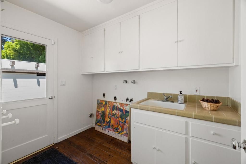 Image 12 of property listing at 225 Coleridge Avenue, Palo Alto, CA 94301