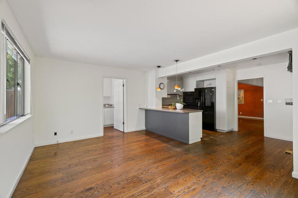 Image 13 of property listing at 225 Coleridge Avenue, Palo Alto, CA 94301
