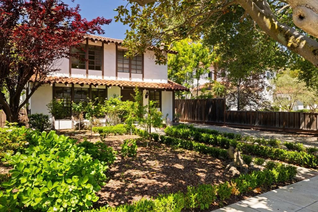 Image 2 of property listing at 225 Coleridge Avenue, Palo Alto, CA 94301