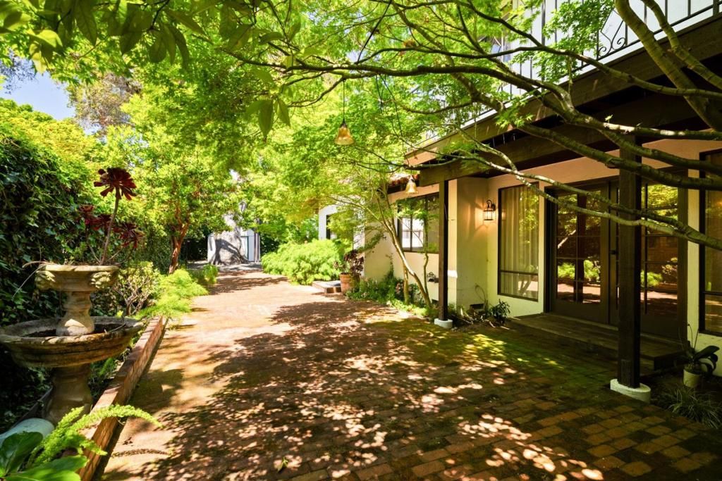 Image 23 of property listing at 225 Coleridge Avenue, Palo Alto, CA 94301
