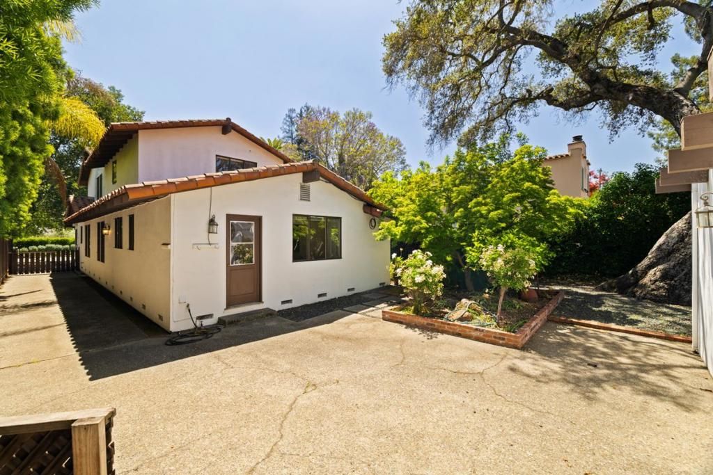 Image 27 of property listing at 225 Coleridge Avenue, Palo Alto, CA 94301