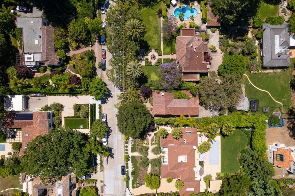 Image 30 of property listing at 225 Coleridge Avenue, Palo Alto, CA 94301