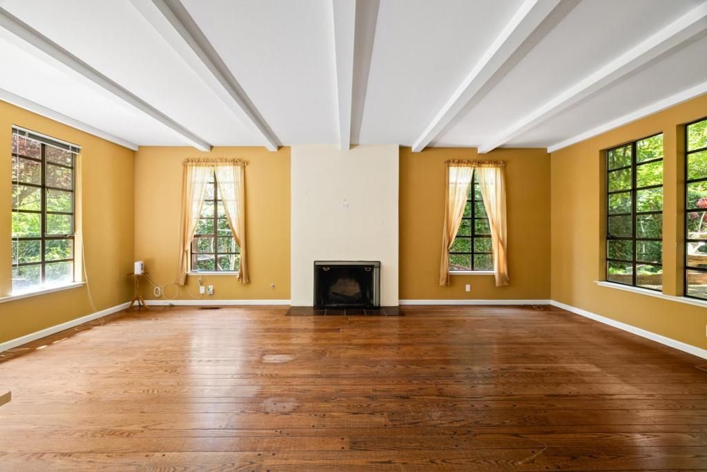 Image 4 of property listing at 225 Coleridge Avenue, Palo Alto, CA 94301
