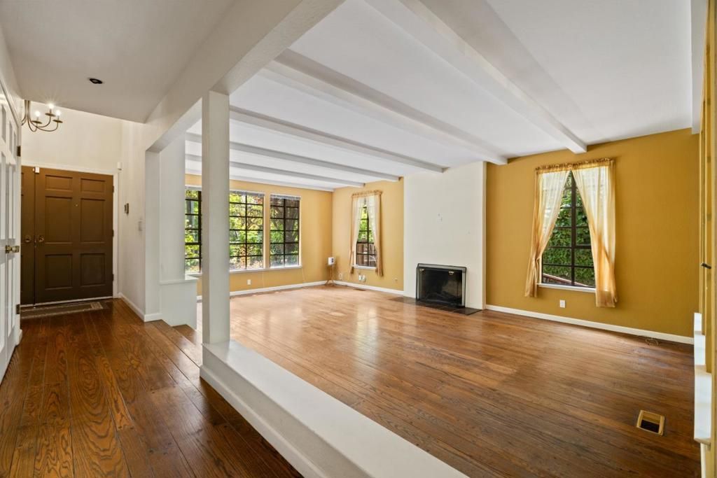 Image 5 of property listing at 225 Coleridge Avenue, Palo Alto, CA 94301