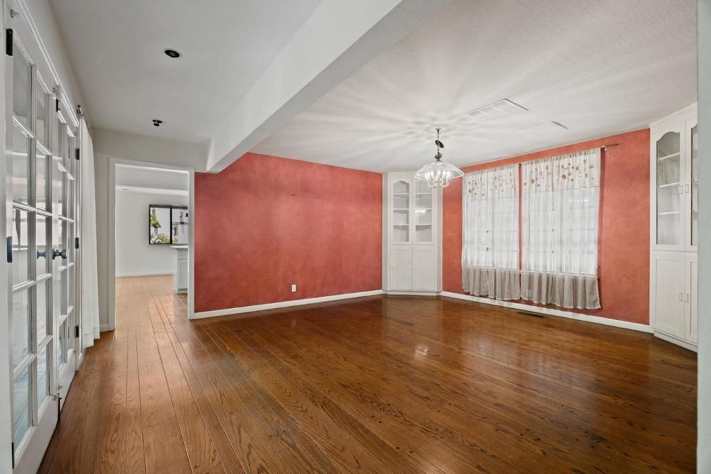 Image 7 of property listing at 225 Coleridge Avenue, Palo Alto, CA 94301
