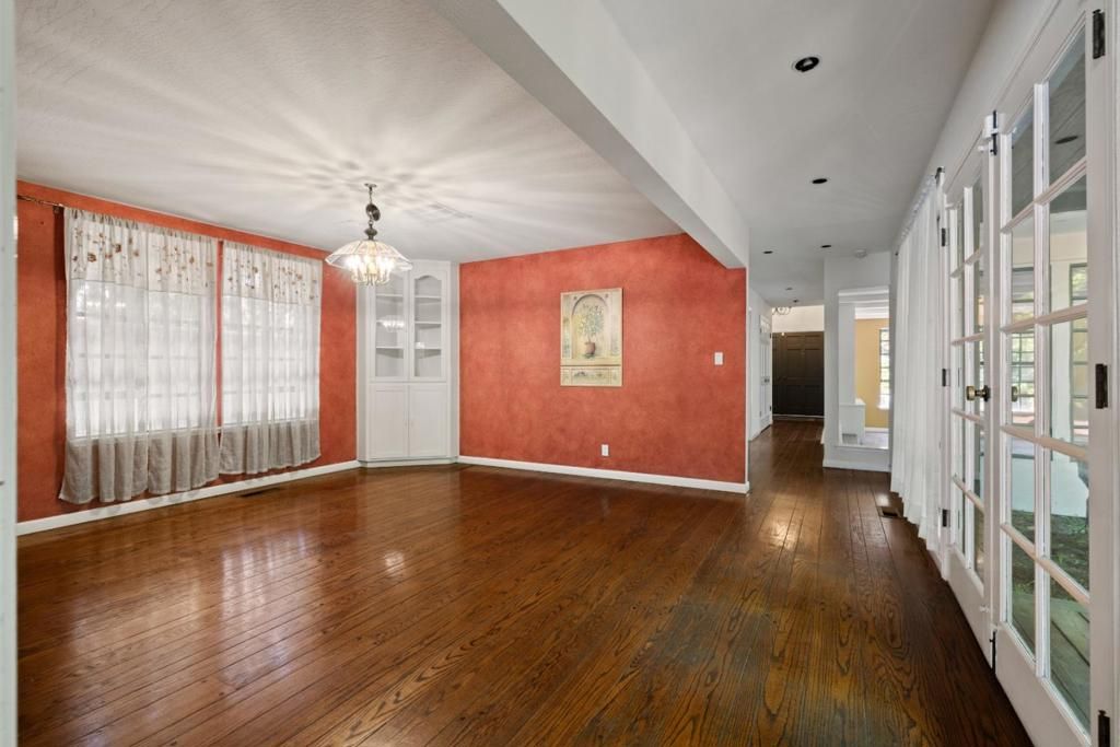 Image 8 of property listing at 225 Coleridge Avenue, Palo Alto, CA 94301