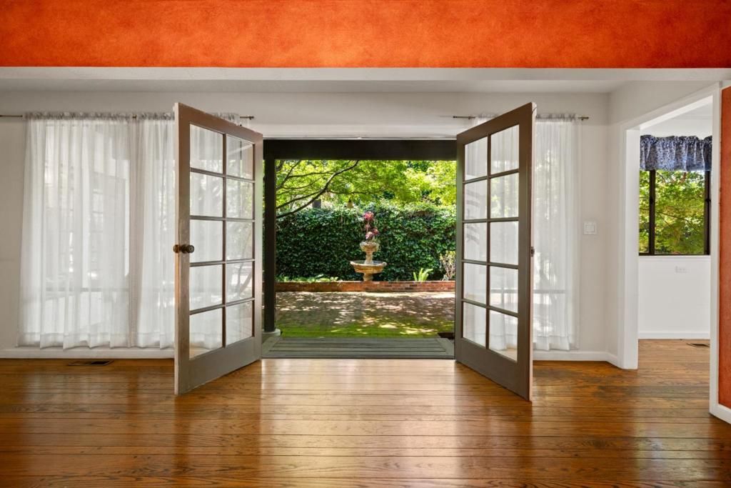 Image 9 of property listing at 225 Coleridge Avenue, Palo Alto, CA 94301