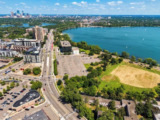 3126 W Bde Maka Ska Boulevard 411, Minneapolis, MN 55416