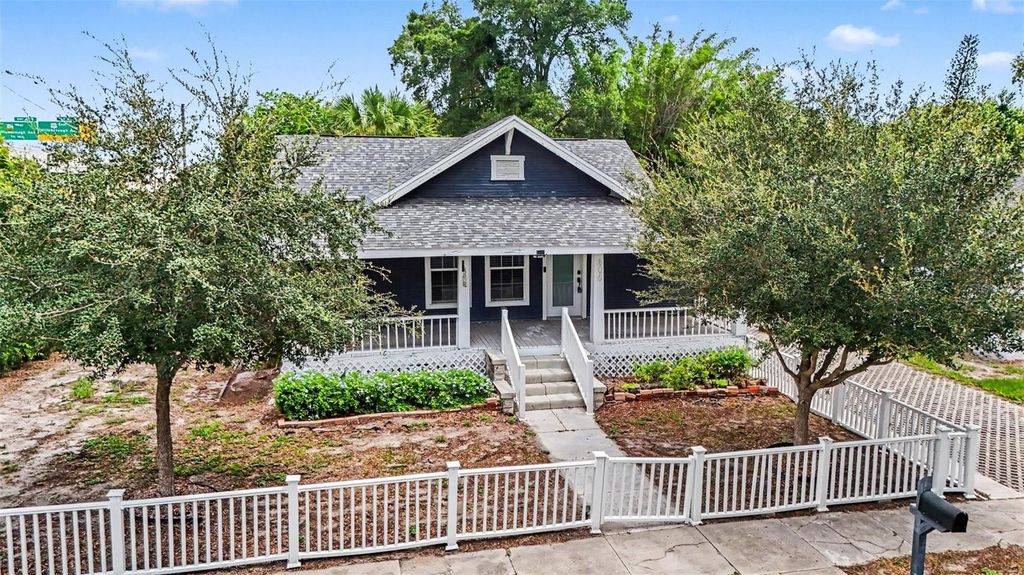 Image 1 of property listing at 800 E GENESEE STREET, Tampa, FL 33603