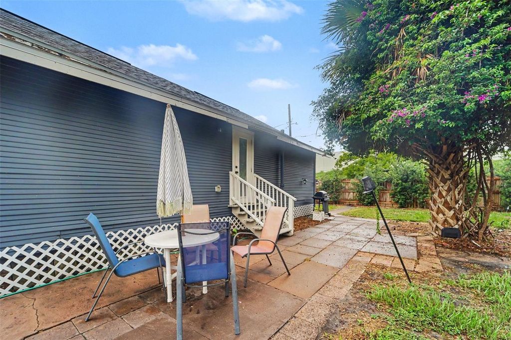 Image 18 of property listing at 800 E GENESEE STREET, Tampa, FL 33603