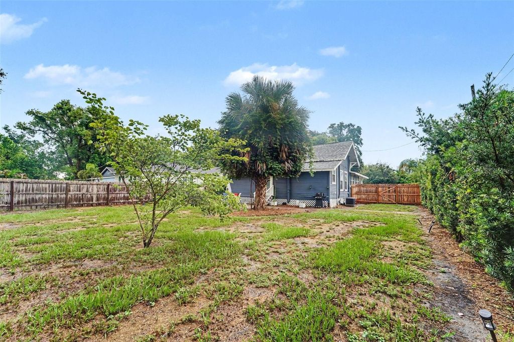 Image 19 of property listing at 800 E GENESEE STREET, Tampa, FL 33603