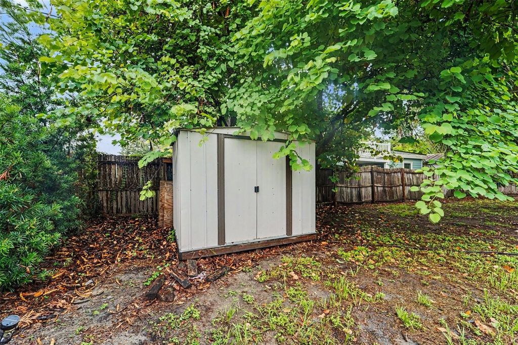 Image 20 of property listing at 800 E GENESEE STREET, Tampa, FL 33603