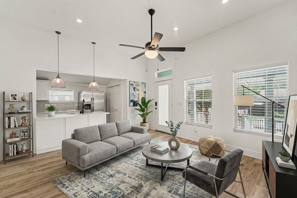 Image 3 of property listing at 800 E GENESEE STREET, Tampa, FL 33603